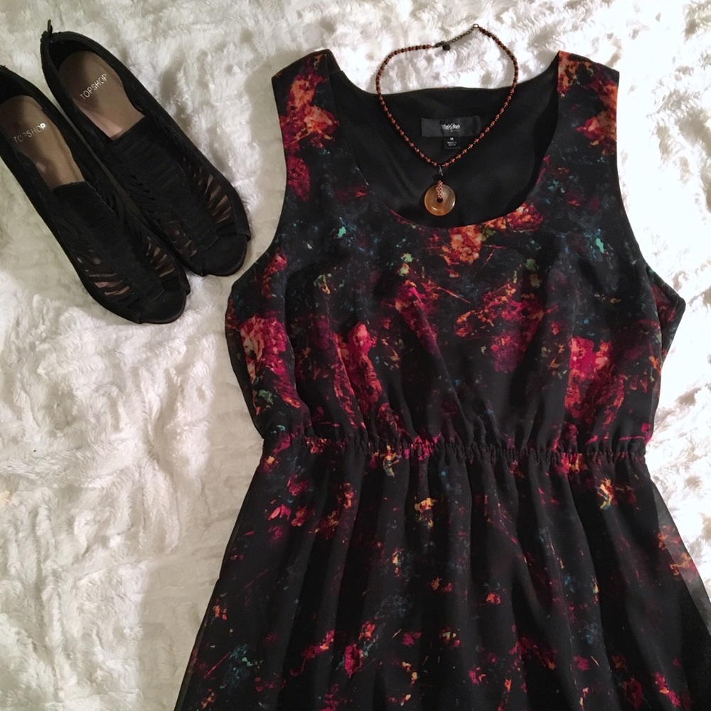 ▪️Boho-chic flowy dress▪️high low- cinched at waists- really flattering!!!